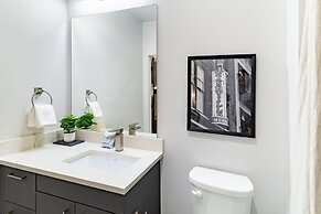 Astra Modern Midtown Retreat With Pool Gym Steps to Dining Broadway