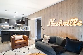 Astra Modern Midtown Retreat With Pool Gym Steps to Dining Broadway