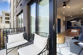 Astra Modern Midtown Retreat With Pool Gym Steps to Dining Broadway