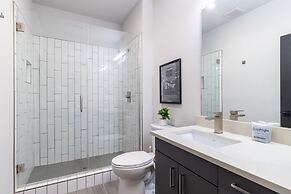 Astra Modern Midtown Retreat With Pool Gym Steps to Dining Broadway