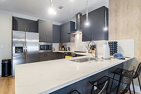 Astra Modern Midtown Retreat With Pool Gym Steps to Dining Broadway