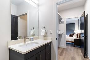 Astra Modern Midtown Retreat With Pool Gym Steps to Dining Broadway