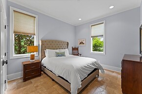 Flip Flop Therapy by Avantstay Theater Games