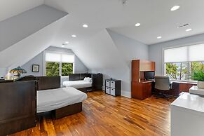 Flip Flop Therapy by Avantstay Theater Games