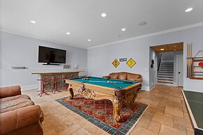 Flip Flop Therapy by Avantstay Theater Games