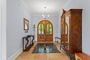 Flip Flop Therapy by Avantstay Theater Games