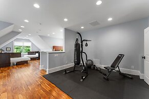 Flip Flop Therapy by Avantstay Theater Games