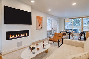 Parkview Mountain House Luxury Ski Home w Hot Tub Near Trails Downtown