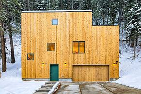 Parkview Mountain House Luxury Ski Home w Hot Tub Near Trails Downtown