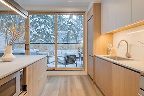 Parkview Mountain House Luxury Ski Home w Hot Tub Near Trails Downtown