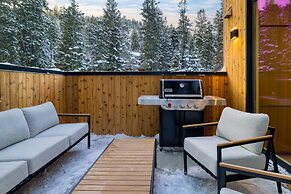 Parkview Mountain House Luxury Ski Home w Hot Tub Near Trails Downtown