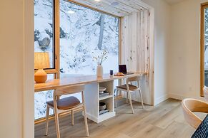 Parkview Mountain House Luxury Ski Home w Hot Tub Near Trails Downtown