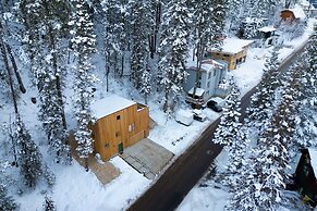 Parkview Mountain House Luxury Ski Home w Hot Tub Near Trails Downtown