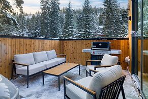 Parkview Mountain House Luxury Ski Home w Hot Tub Near Trails Downtown