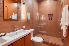 Parkview Mountain House Luxury Ski Home w Hot Tub Near Trails Downtown