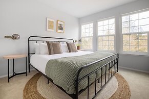 Black Oak by Avantstay Modern Chic Santa Rosa Hideaway With Pool Table