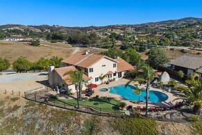 Chardonnay Charm by Avantstay Luxe Group Retreat w Pool Mins to Wineri