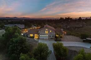 Chardonnay Charm by Avantstay Luxe Group Retreat w Pool Mins to Wineri