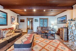 Lakefront Haven by Avantstay Minutes to Ski Resorts Private Dock Boat