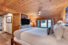 Lakefront Haven by Avantstay Minutes to Ski Resorts Private Dock Boat