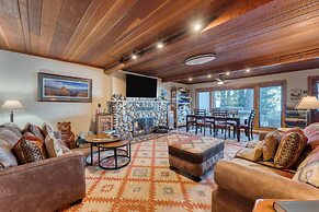 Lakefront Haven by Avantstay Minutes to Ski Resorts Private Dock Boat