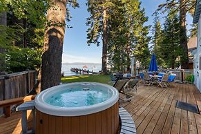 Lakefront Haven by Avantstay Minutes to Ski Resorts Private Dock Boat
