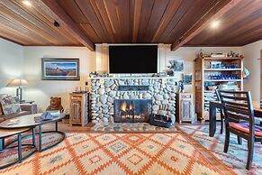Lakefront Haven by Avantstay Minutes to Ski Resorts Private Dock Boat