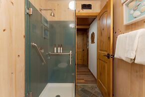 Lakefront Haven by Avantstay Minutes to Ski Resorts Private Dock Boat