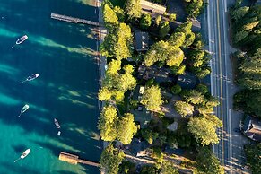 Lakefront Haven by Avantstay Minutes to Ski Resorts Private Dock Boat