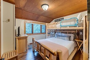 Lakefront Haven by Avantstay Minutes to Ski Resorts Private Dock Boat