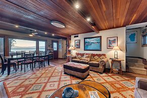 Lakefront Haven by Avantstay Minutes to Ski Resorts Private Dock Boat