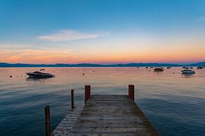 Lakefront Haven by Avantstay Minutes to Ski Resorts Private Dock Boat