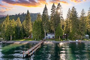 Lakefront Haven by Avantstay Minutes to Ski Resorts Private Dock Boat
