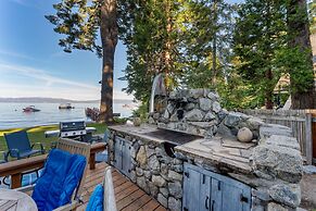 Lakefront Haven by Avantstay Minutes to Ski Resorts Private Dock Boat