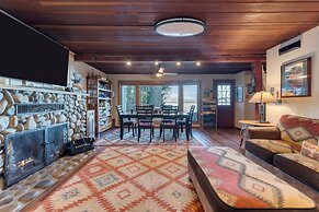 Lakefront Haven by Avantstay Minutes to Ski Resorts Private Dock Boat
