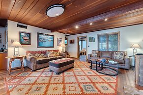 Lakefront Haven by Avantstay Minutes to Ski Resorts Private Dock Boat