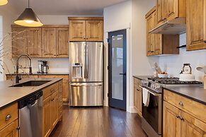 Abigail Drive Year-round Retreat With Hot Tub Near Park City Adventure