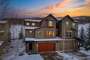 Abigail Drive Year-round Retreat With Hot Tub Near Park City Adventure