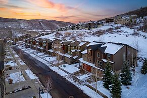 Abigail Drive Year-round Retreat With Hot Tub Near Park City Adventure