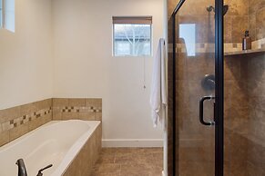 Abigail Drive Year-round Retreat With Hot Tub Near Park City Adventure