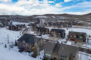 Abigail Drive Year-round Retreat With Hot Tub Near Park City Adventure