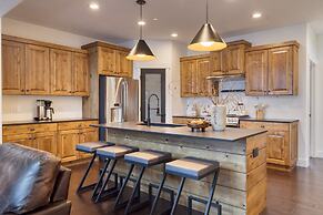 Abigail Drive Year-round Retreat With Hot Tub Near Park City Adventure