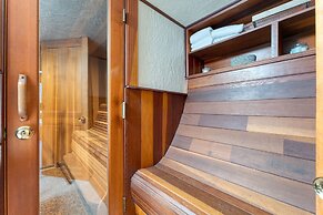 Riversong Lodge by Avantstay Sauna Hot Tub On The Truckee River