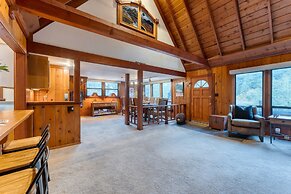 Riversong Lodge by Avantstay Sauna Hot Tub On The Truckee River