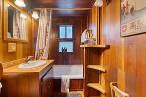 Riversong Lodge by Avantstay Sauna Hot Tub On The Truckee River