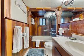 Riversong Lodge by Avantstay Sauna Hot Tub On The Truckee River