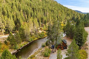 Riversong Lodge by Avantstay Sauna Hot Tub On The Truckee River