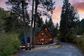 Riversong Lodge by Avantstay Sauna Hot Tub On The Truckee River