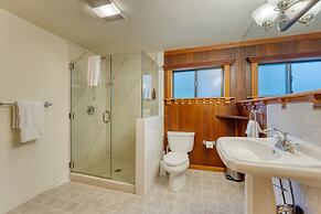 Riversong Lodge by Avantstay Sauna Hot Tub On The Truckee River