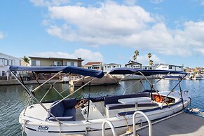 Canalfront Charmer by Avantstay Waterfront w Private Dock Hot Tub